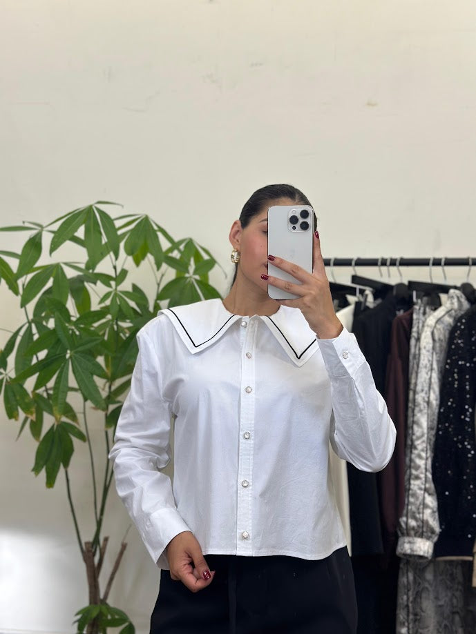 White Button-Up Blouse with Statement Collar – Elegant & Chic Look