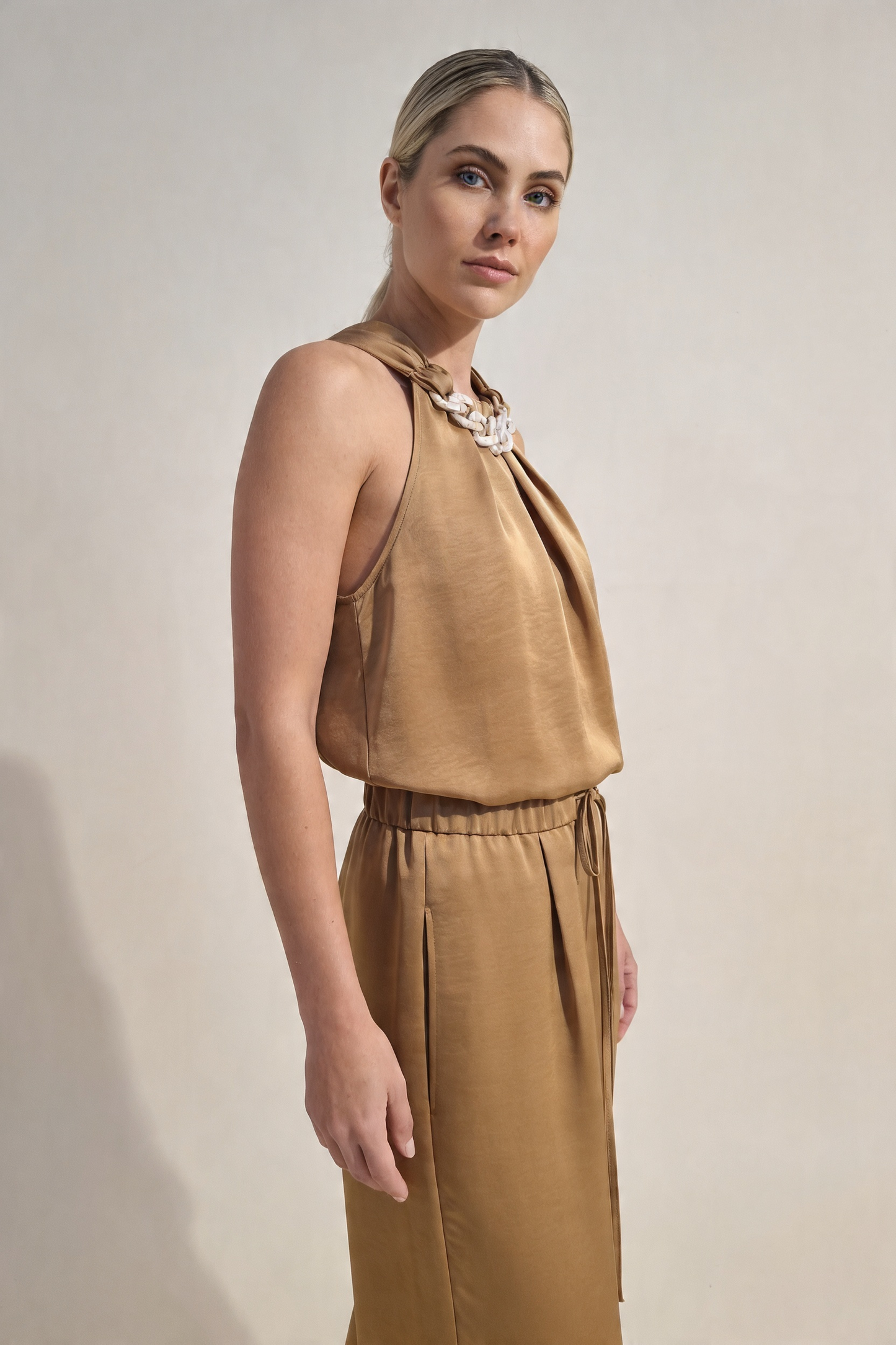 Silky Chain-Neck Halter Set